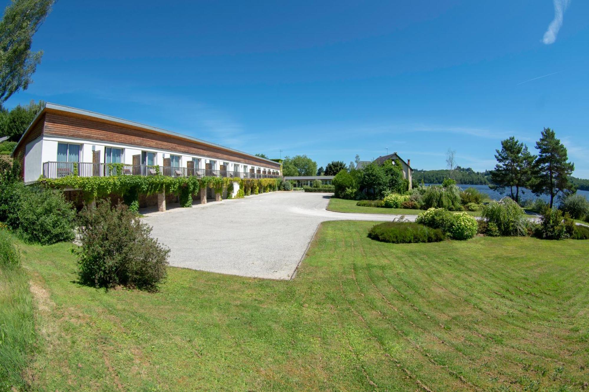 Logis Hotel Du Lac Neuvic  المظهر الخارجي الصورة