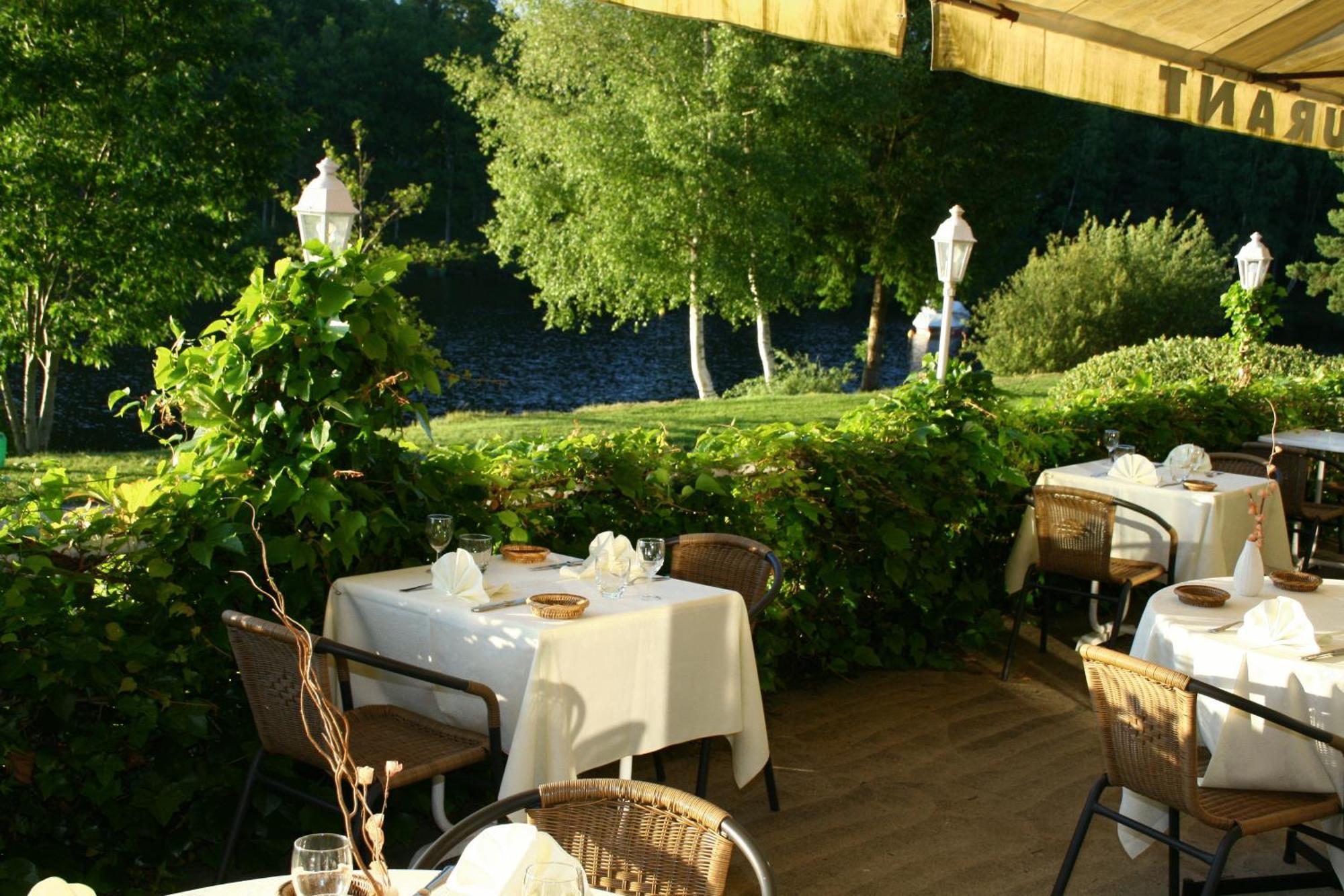 Logis Hotel Du Lac Neuvic  المظهر الخارجي الصورة