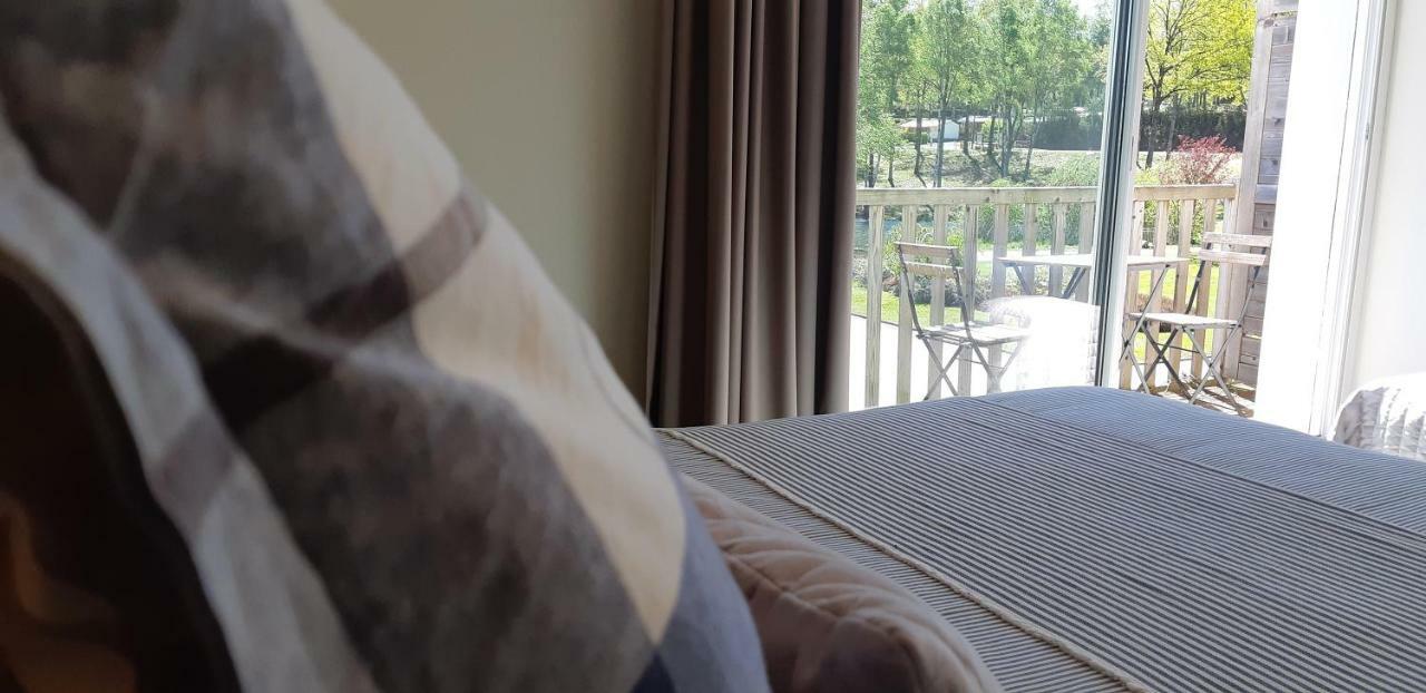 Logis Hotel Du Lac Neuvic  المظهر الخارجي الصورة