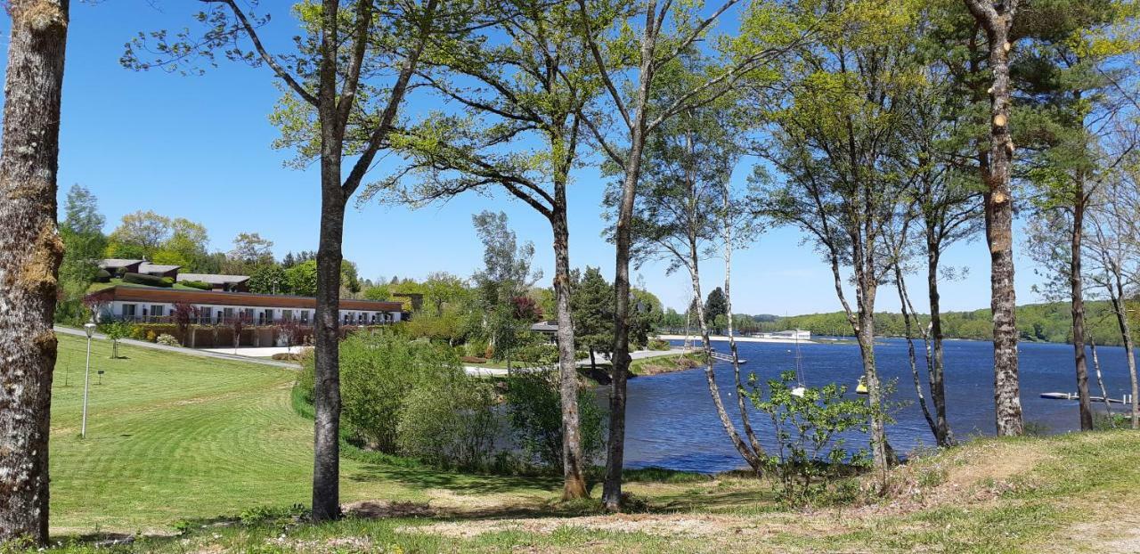 Logis Hotel Du Lac Neuvic  المظهر الخارجي الصورة