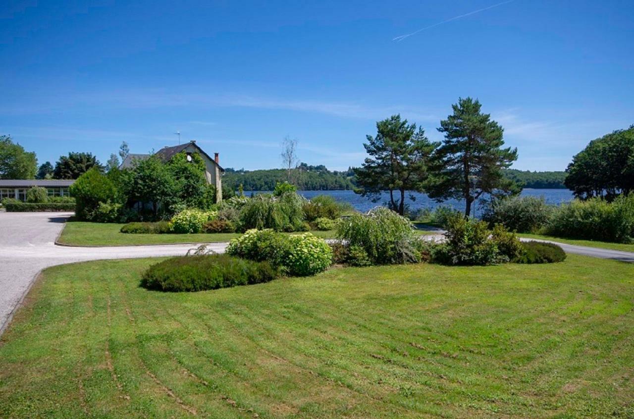 Logis Hotel Du Lac Neuvic  المظهر الخارجي الصورة
